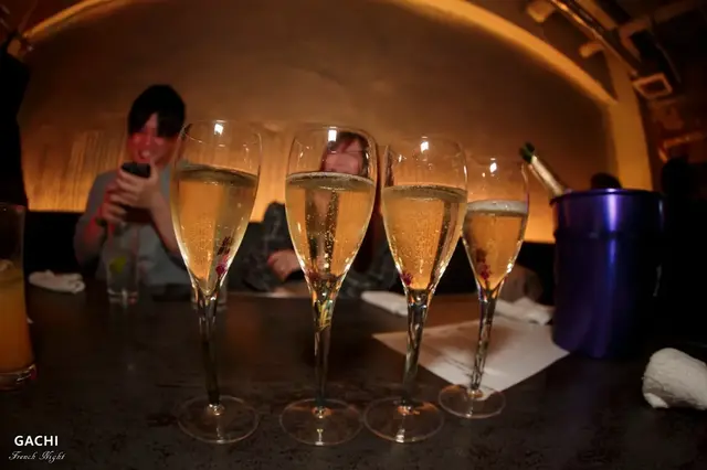 A sparkling pause — glasses ready to share around the table.
